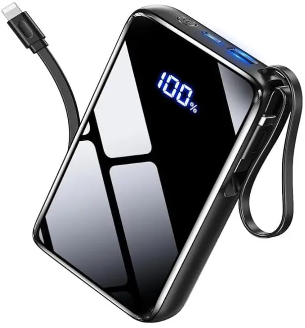 免許不要の4輪特定小型原付コアライトD4にモバイルバッテリーを付けてスマホを充電しましょう。