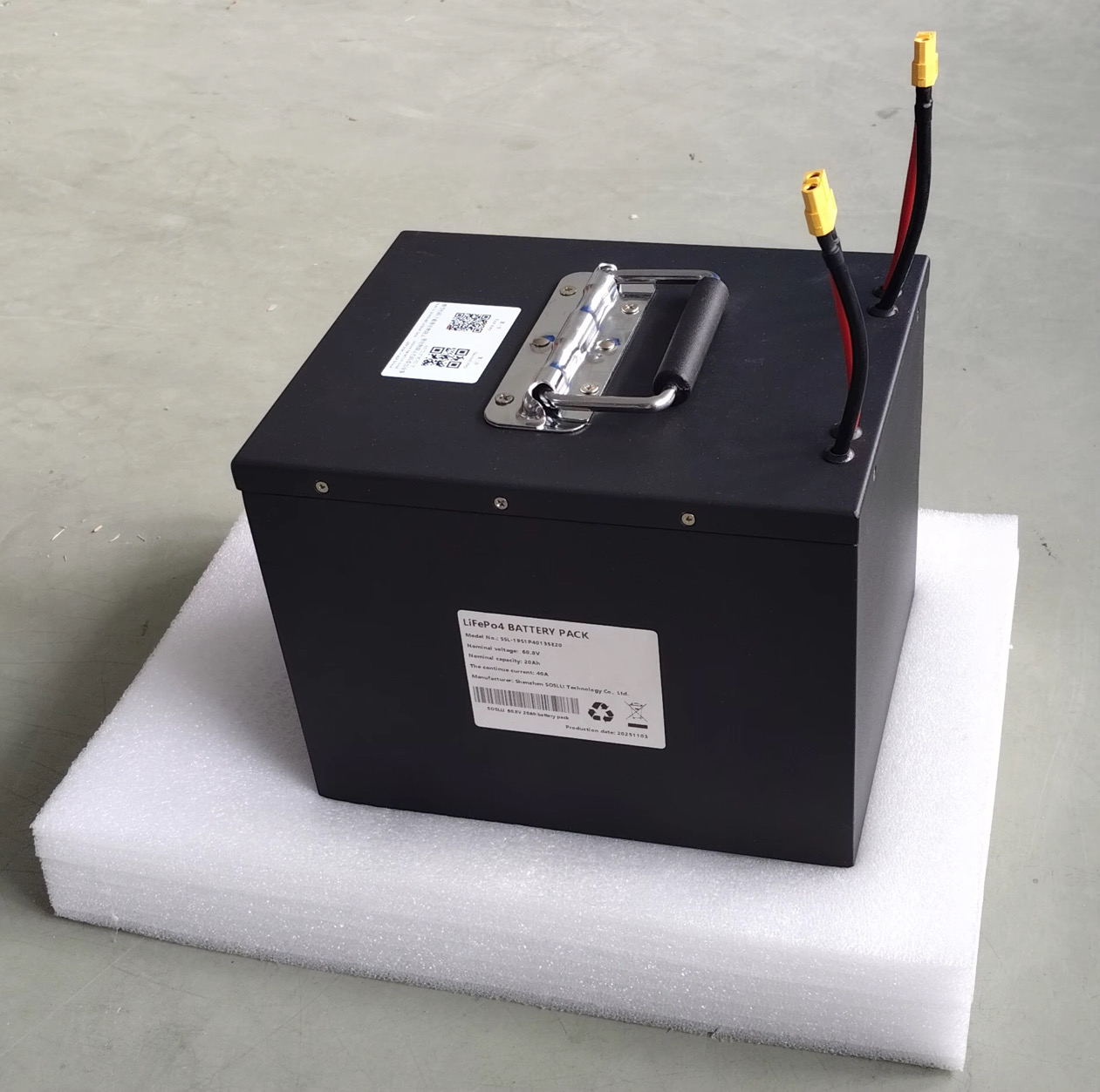 免許がいらない4輪電動モビリティーコアライトD4に待望の取外し式バッテリーが登場しました